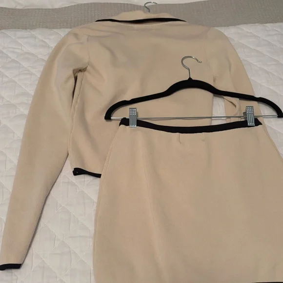 Chic Cream Top and Mini Skirt with Black Accents - Picture 6 of 10